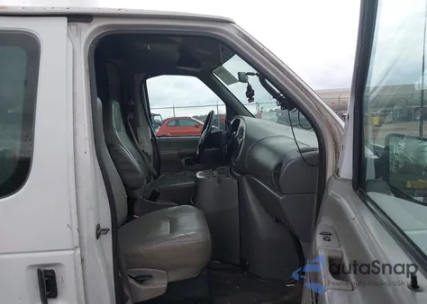 2001 Ford E-350 Super Duty Commercial/Recreational z USA, uszkodzony, nr VIN 1FTSE34F81HA48536